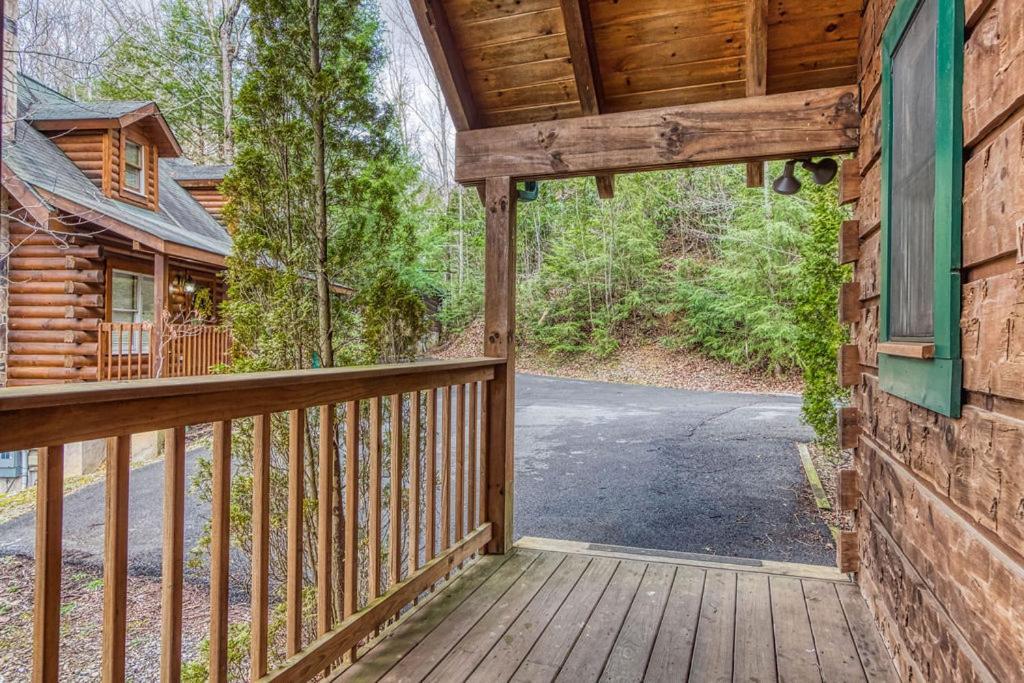 Mountain Eden, Hot Tub, Resort Pool, Wifi, 1089 Free Tickets Each Paid Day, Dollywood And More Gatlinburg Exterior foto