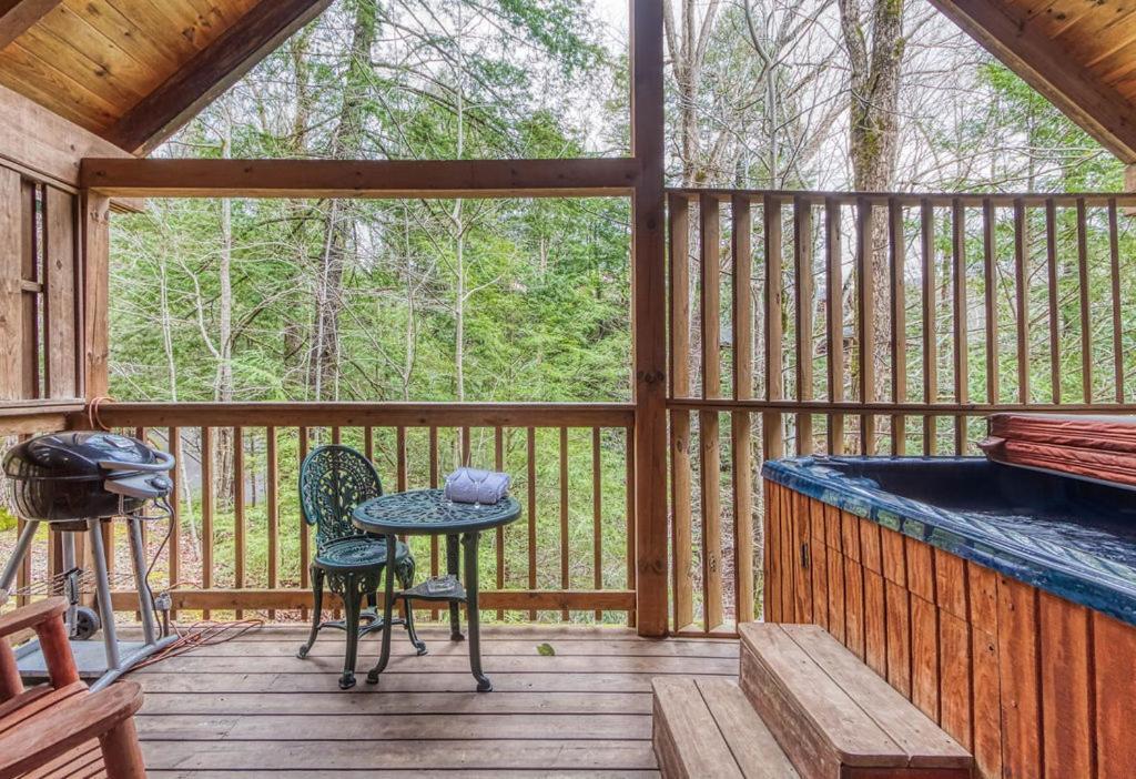 Mountain Eden, Hot Tub, Resort Pool, Wifi, 1089 Free Tickets Each Paid Day, Dollywood And More Gatlinburg Exterior foto