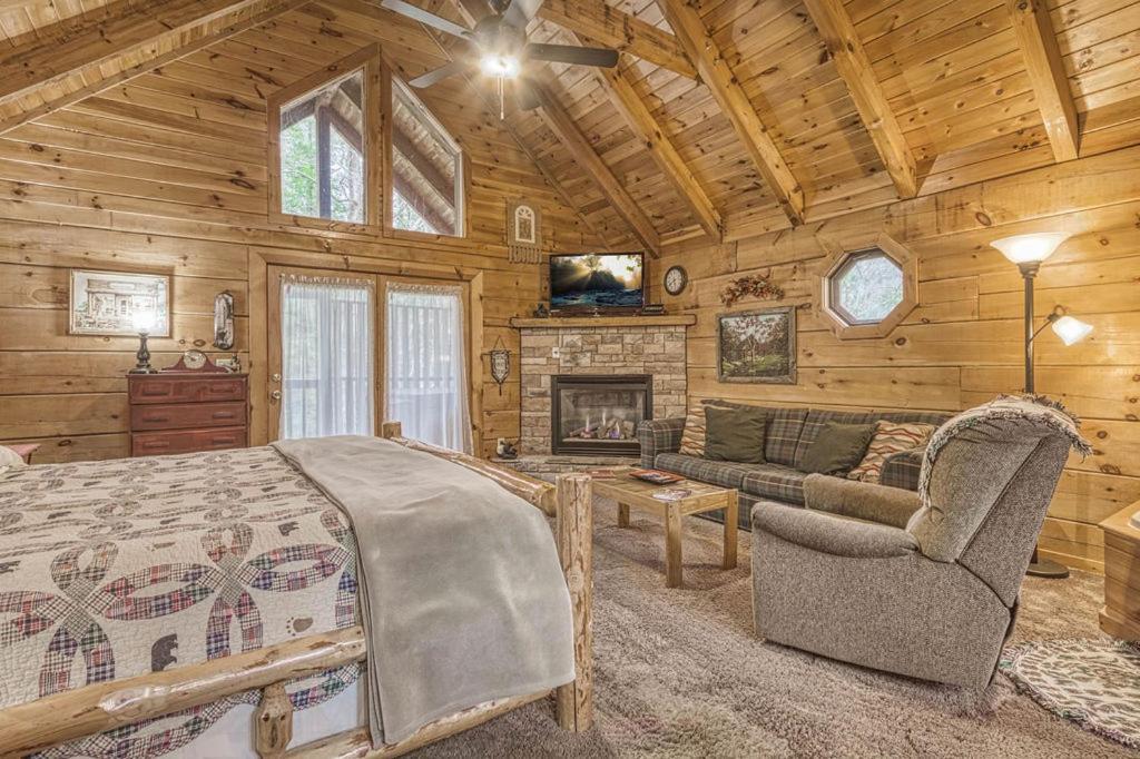 Mountain Eden, Hot Tub, Resort Pool, Wifi, 1089 Free Tickets Each Paid Day, Dollywood And More Gatlinburg Exterior foto