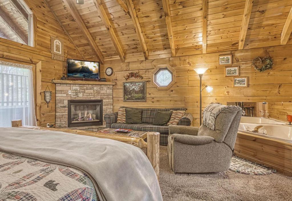 Mountain Eden, Hot Tub, Resort Pool, Wifi, 1089 Free Tickets Each Paid Day, Dollywood And More Gatlinburg Exterior foto