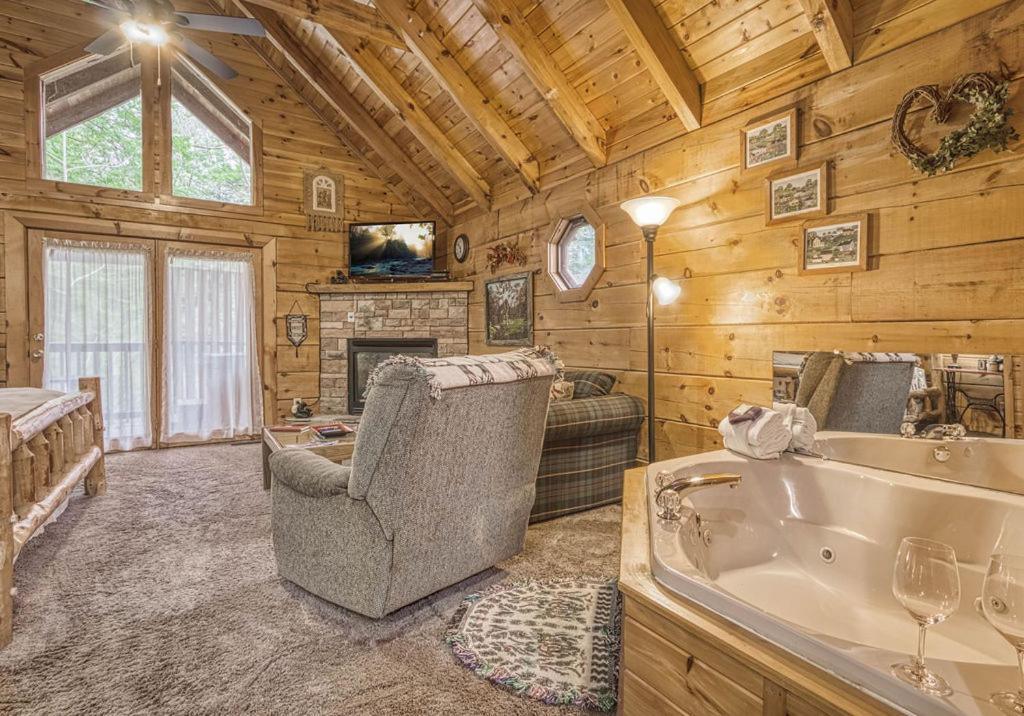 Mountain Eden, Hot Tub, Resort Pool, Wifi, 1089 Free Tickets Each Paid Day, Dollywood And More Gatlinburg Exterior foto